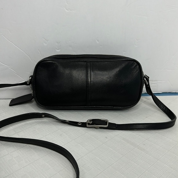 Coach Handbags - VINTAGE COACH 9589 FULL GRAIN LEATHER VACHETTA BAGUETTE